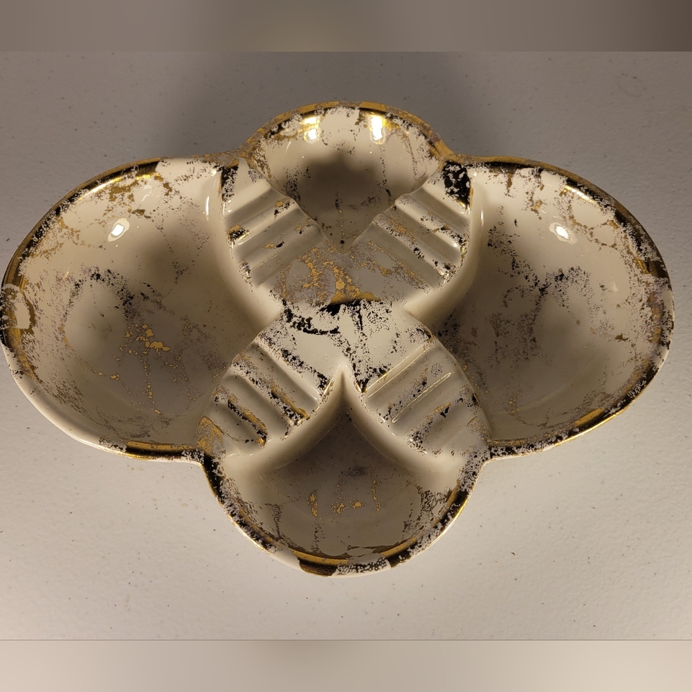 ✨ Vintage Mid-Century Modern White & Gold Speckled Ashtray